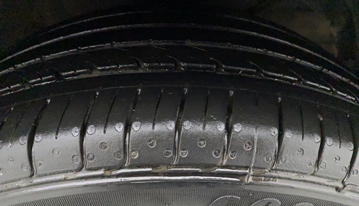 2016 Maruti Baleno ZETA CVT PETROL 1.2, Petrol, Automatic, 1,10,629 km, Right Front Tyre Tread
