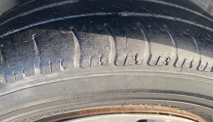 2016 Ford Figo Aspire TREND 1.5 DIESEL, Diesel, Manual, 1,36,589 km, Right Rear Tyre Tread