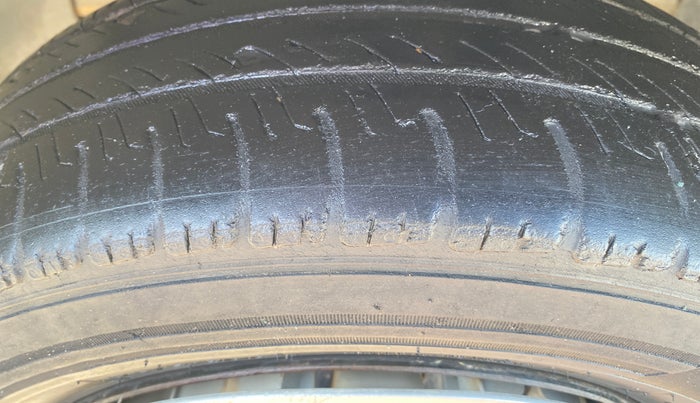 2016 Ford Figo Aspire TREND 1.5 DIESEL, Diesel, Manual, 1,36,589 km, Left Front Tyre Tread