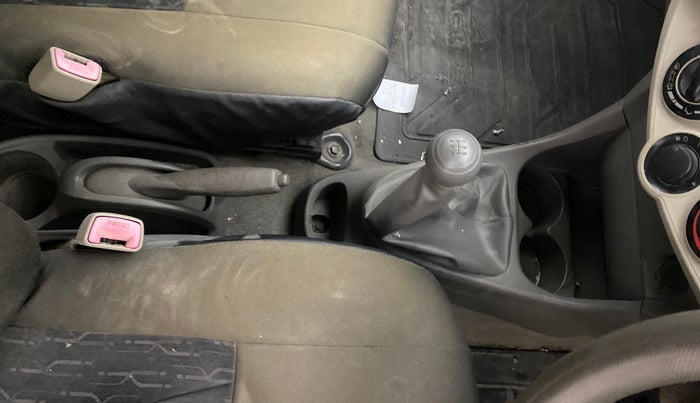 2015 Toyota Etios Liva G, Petrol, Manual, 1,14,496 km, Gear Lever