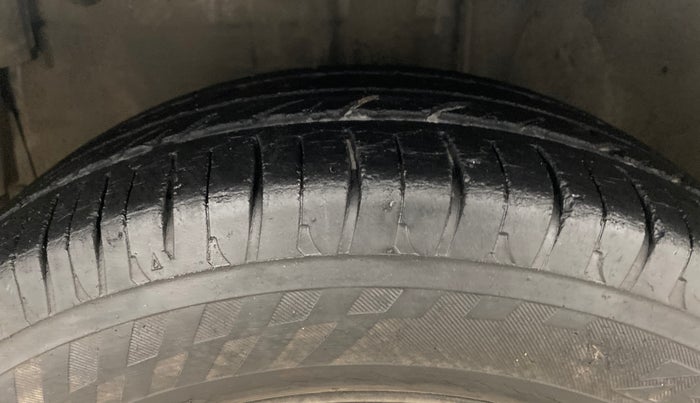 2015 Toyota Etios Liva G, Petrol, Manual, 1,14,496 km, Left Front Tyre Tread