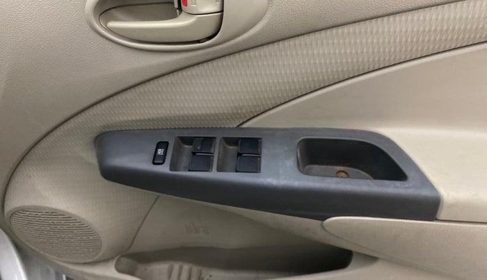 2015 Toyota Etios Liva G, Petrol, Manual, 1,14,496 km, Driver Side Door Panels Control