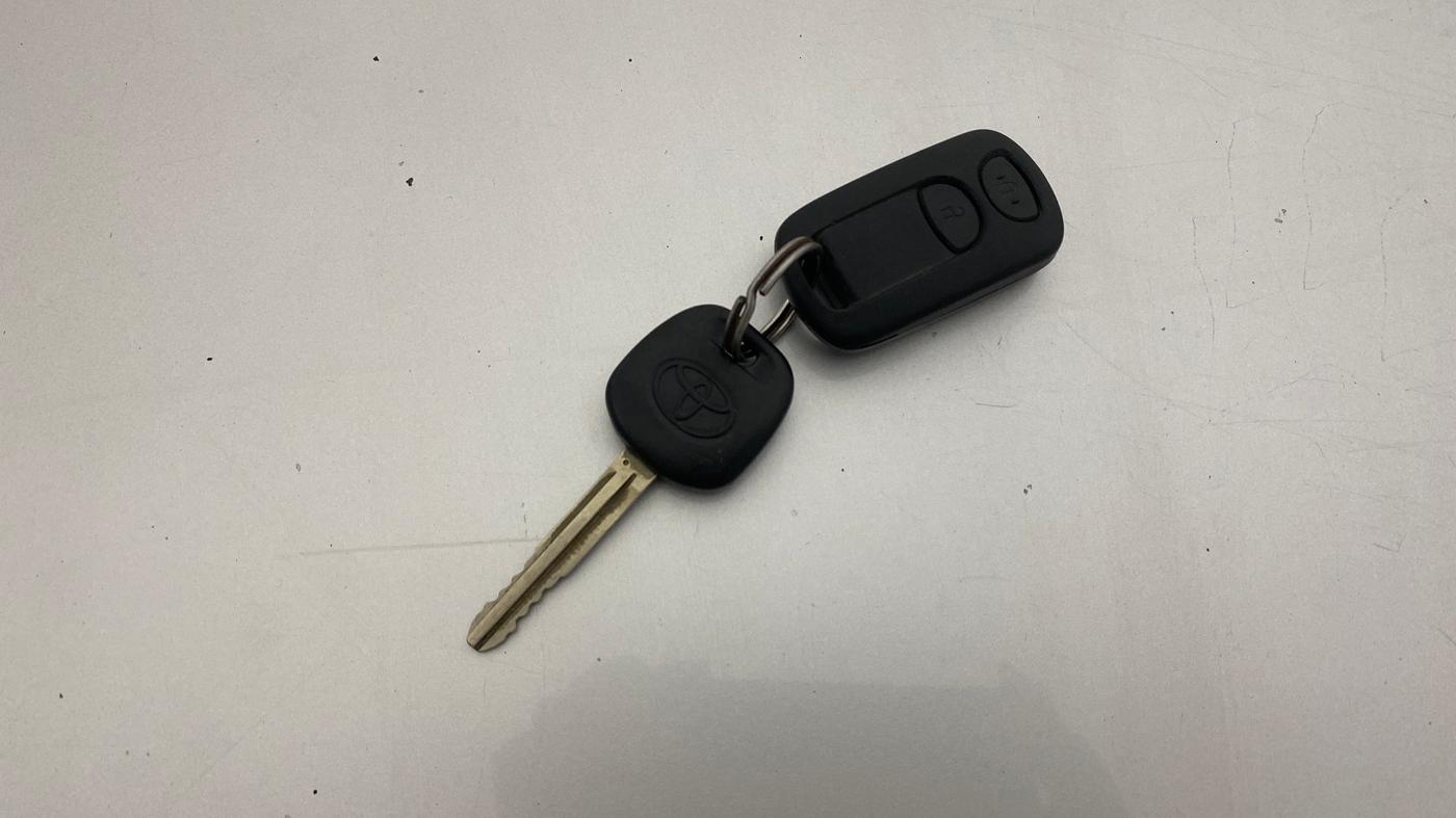 2015 Toyota Etios Liva G, Petrol, Manual, 1,14,496 km, Key Close Up