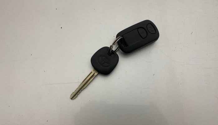 2015 Toyota Etios Liva G, Petrol, Manual, 1,14,496 km, Key Close Up