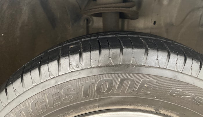 2015 Toyota Etios Liva G, Petrol, Manual, 1,14,496 km, Right Front Tyre Tread