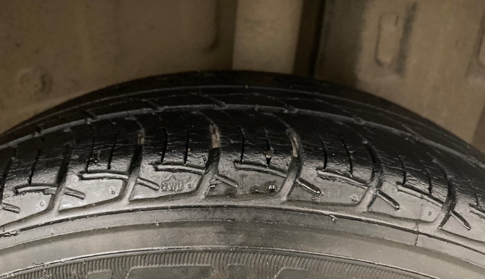 2015 Toyota Etios Liva G, Petrol, Manual, 1,14,496 km, Left Rear Tyre Tread