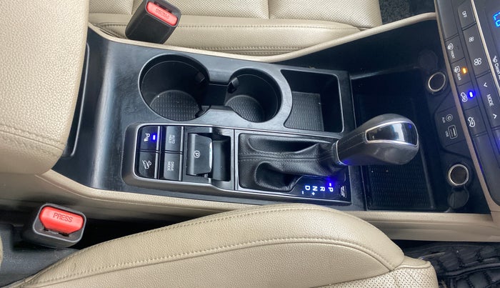 2018 Hyundai Tucson GLS 2WD AT PETROL, Petrol, Automatic, 92,925 km, Gear Lever