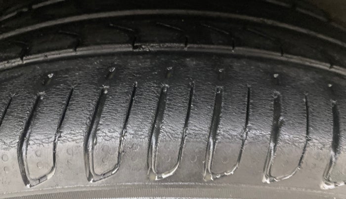 2018 Hyundai Tucson GLS 2WD AT PETROL, Petrol, Automatic, 92,925 km, Right Front Tyre Tread