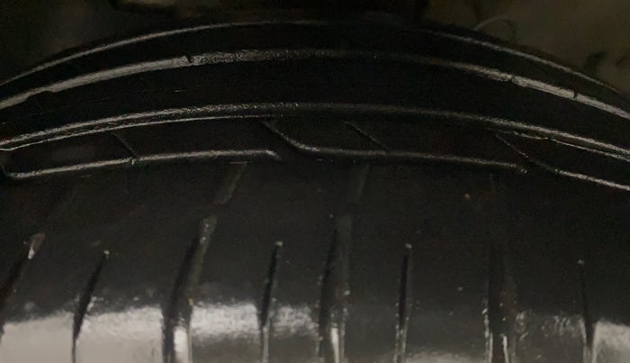 2019 Hyundai VENUE SX PLUS 1.0 TURBO DCT, Petrol, Automatic, 1,00,663 km, Left Front Tyre Tread