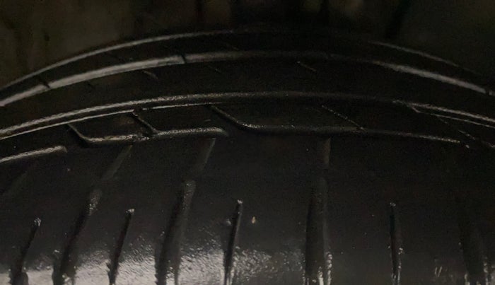 2019 Hyundai VENUE SX PLUS 1.0 TURBO DCT, Petrol, Automatic, 1,00,663 km, Right Front Tyre Tread