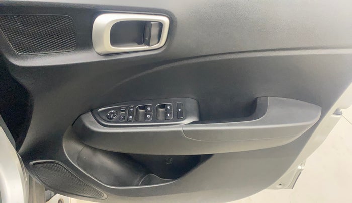 2019 Hyundai VENUE SX PLUS 1.0 TURBO DCT, Petrol, Automatic, 1,00,663 km, Driver Side Door Panels Control