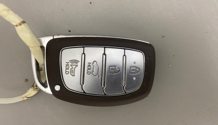 2019 Hyundai VENUE SX PLUS 1.0 TURBO DCT, Petrol, Automatic, 1,00,663 km, Key Close Up