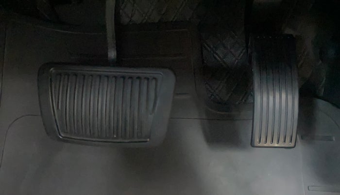 2019 Hyundai VENUE SX PLUS 1.0 TURBO DCT, Petrol, Automatic, 1,00,663 km, Pedals