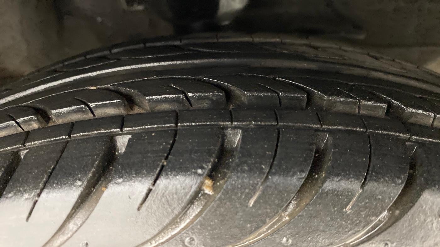 2012 Hyundai i10 MAGNA 1.2 KAPPA2, Petrol, Manual, 12,030 km, Right Front Tyre Tread