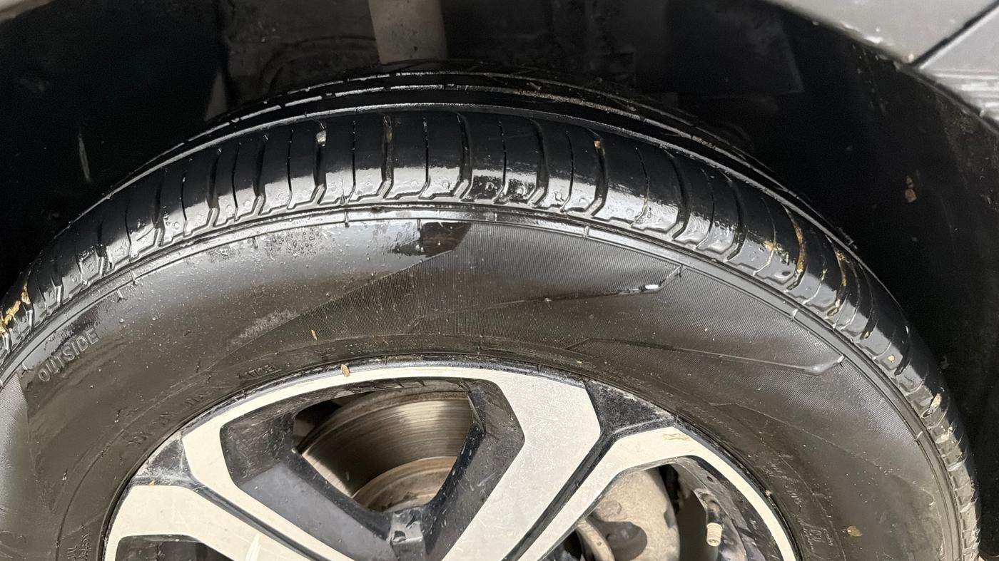 2022 Tata NEXON XZ PLUS (PREMIUM) PETROL JET, Petrol, Manual, 91,201 km, Right Front Tyre Tread