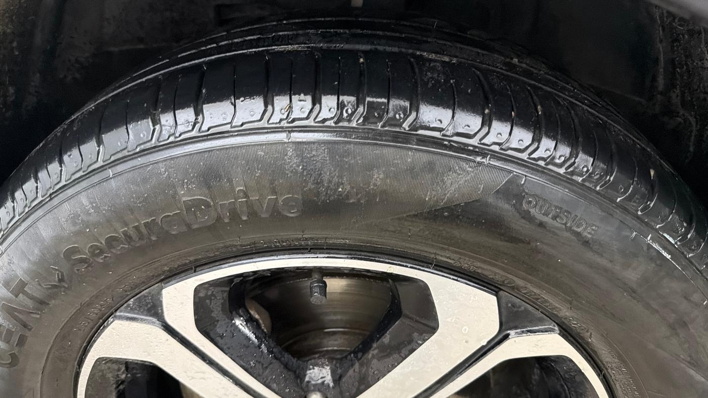 2022 Tata NEXON XZ PLUS (PREMIUM) PETROL JET, Petrol, Manual, 91,201 km, Left Front Tyre Tread
