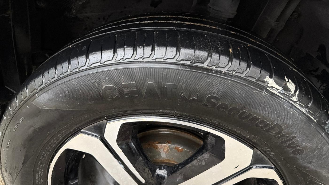 2022 Tata NEXON XZ PLUS (PREMIUM) PETROL JET, Petrol, Manual, 91,201 km, Left Rear Tyre Tread