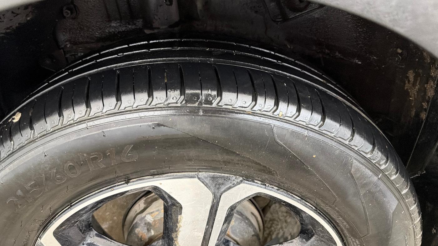 2022 Tata NEXON XZ PLUS (PREMIUM) PETROL JET, Petrol, Manual, 91,201 km, Right Rear Tyre Tread