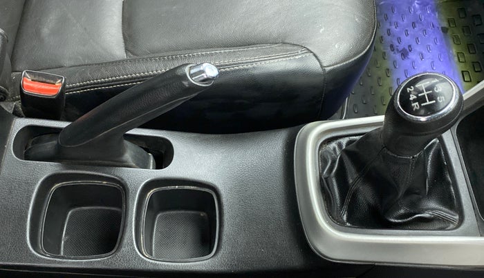 2016 Maruti S Cross ALPHA 1.3, Diesel, Manual, 1,34,694 km, Gear Lever