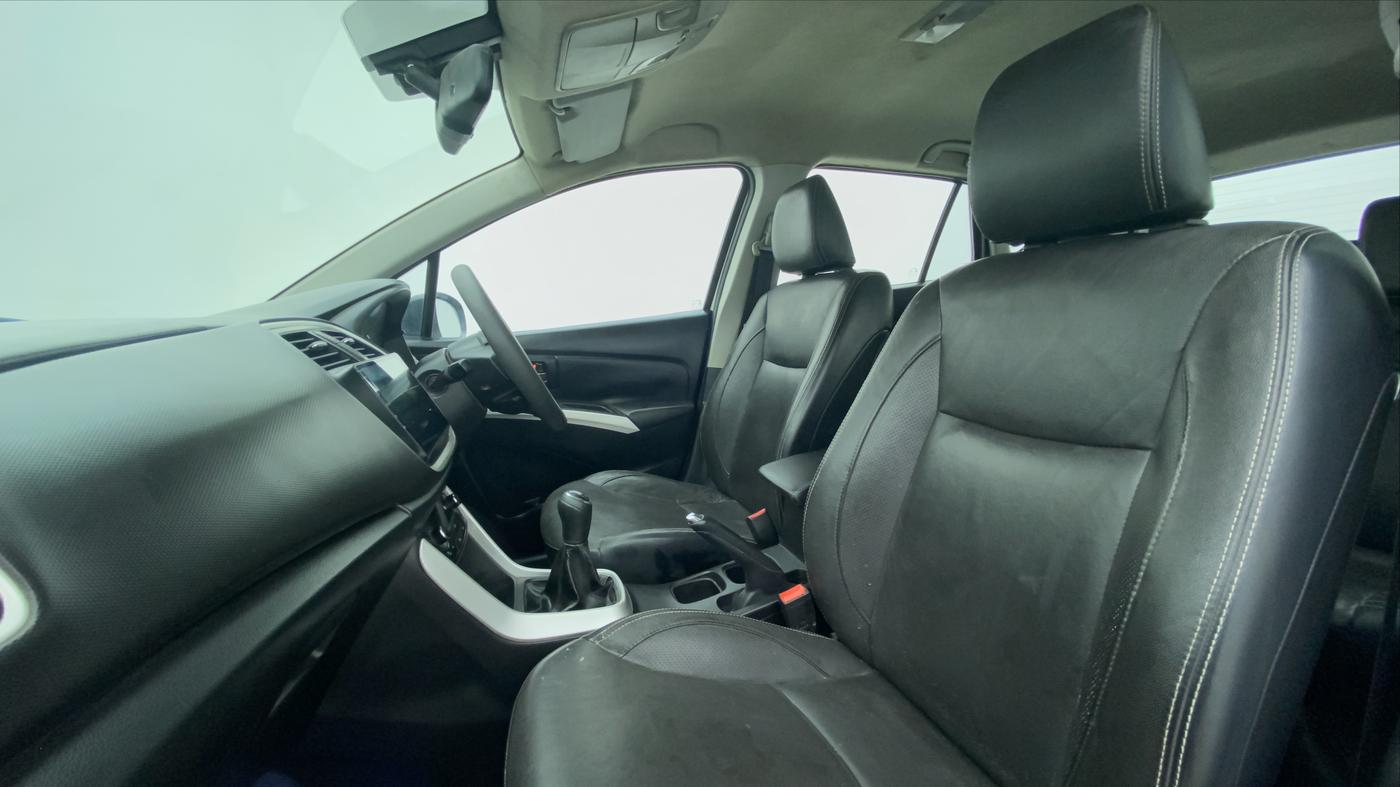 2016 Maruti S Cross ALPHA 1.3, Diesel, Manual, 1,34,694 km, Right Side Front Door Cabin View