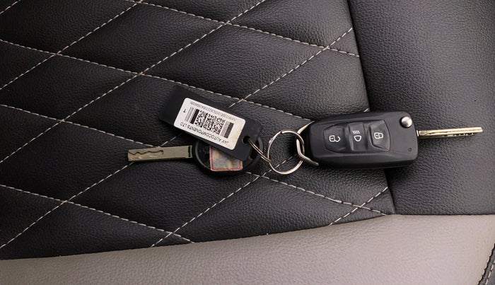 2019 Tata NEXON XM PETROL, Petrol, Manual, 56,143 km, Key Close Up