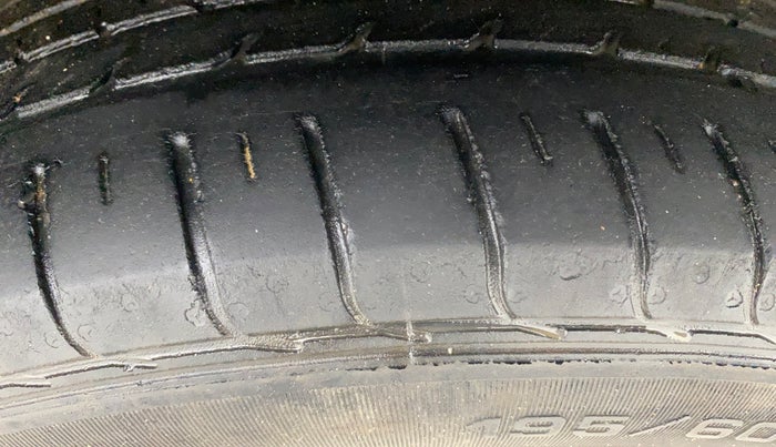 2019 Tata NEXON XM PETROL, Petrol, Manual, 56,143 km, Right Front Tyre Tread