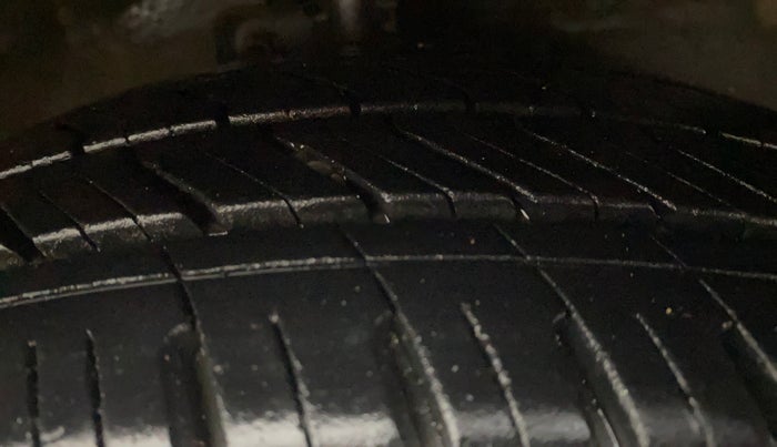 2017 Maruti Celerio ZXI, Petrol, Manual, 95,846 km, Right Front Tyre Tread