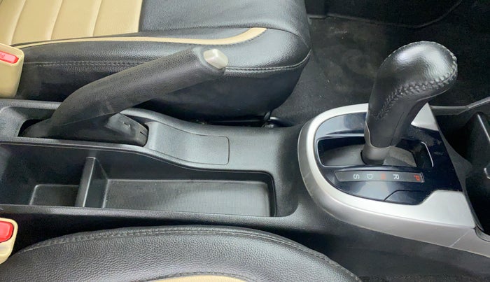 2018 Honda Jazz 1.2 V AT, Petrol, Automatic, 40,615 km, Gear Lever