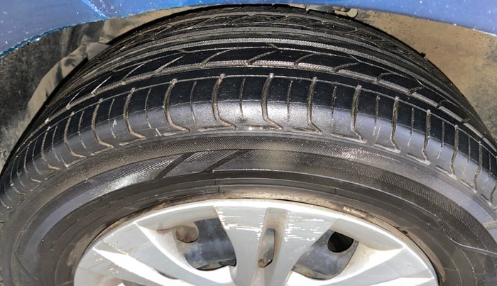 2016 Maruti Ertiga VXI CNG, CNG, Manual, 97,023 km, Left Front Tyre Tread
