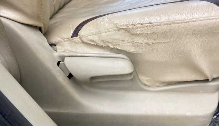 2016 Maruti Ertiga VXI CNG, CNG, Manual, 97,023 km, Driver Side Adjustment Panel