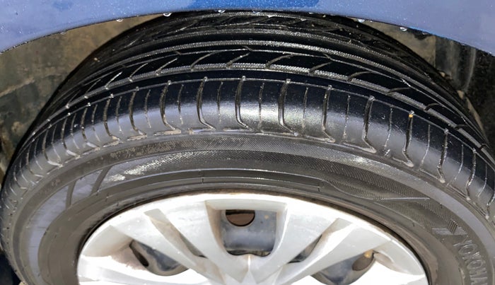 2016 Maruti Ertiga VXI CNG, CNG, Manual, 97,023 km, Right Front Tyre Tread