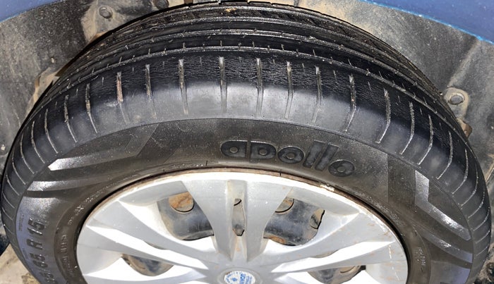 2016 Maruti Ertiga VXI CNG, CNG, Manual, 97,023 km, Right Rear Tyre Tread