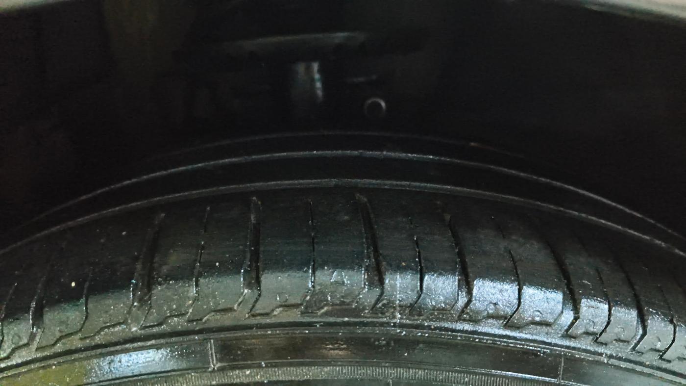 2016 Volkswagen Vento HIGHLINE PETROL AT, Petrol, Automatic, 98,079 km, Right Front Tyre Tread