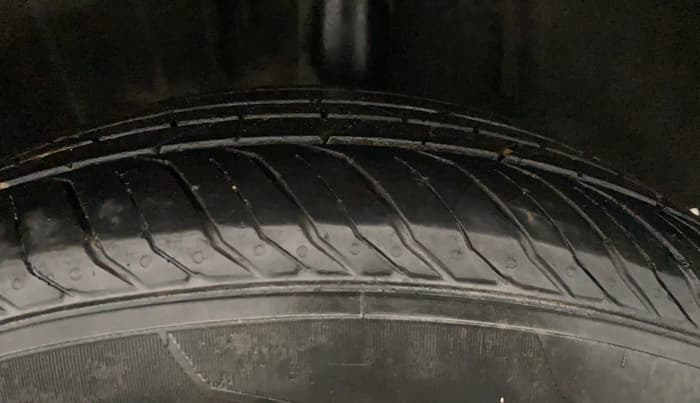 2021 Nissan MAGNITE XL TURBO, Petrol, Manual, 68,494 km, Left Rear Tyre Tread