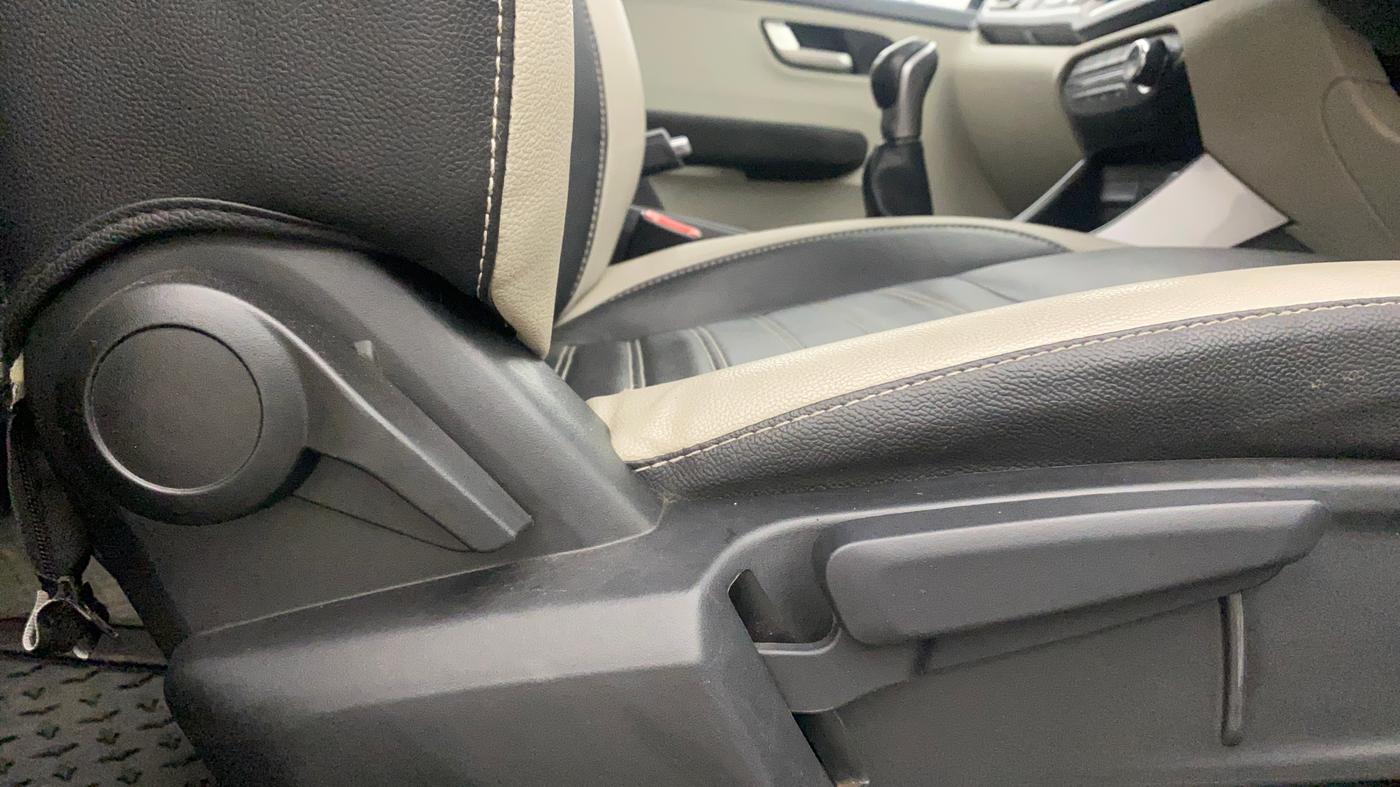 2021 Tata ALTROZ XZ DIESEL, Diesel, Manual, 76,625 km, Driver Side Adjustment Panel