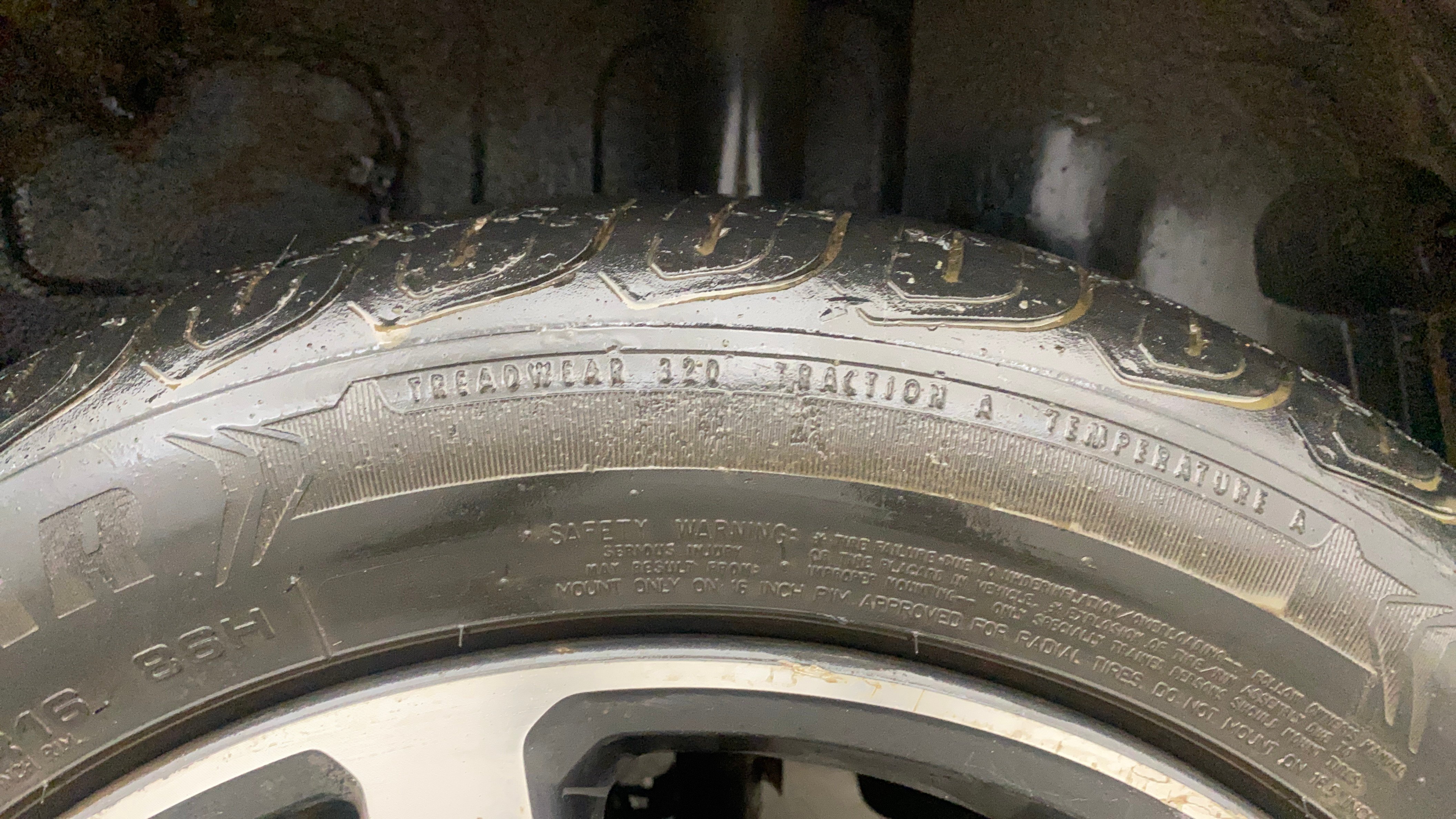 camera-Left-Rear-Tyre-Tread
