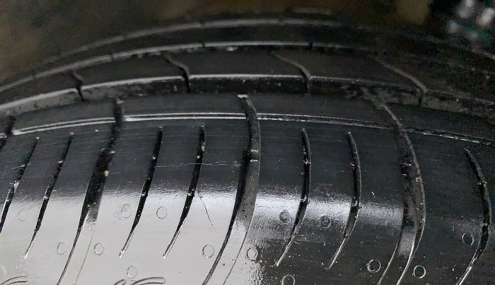 2022 Maruti BREZZA ZXI SMART HYBRID , Petrol, Manual, 7,561 km, Right Front Tyre Tread