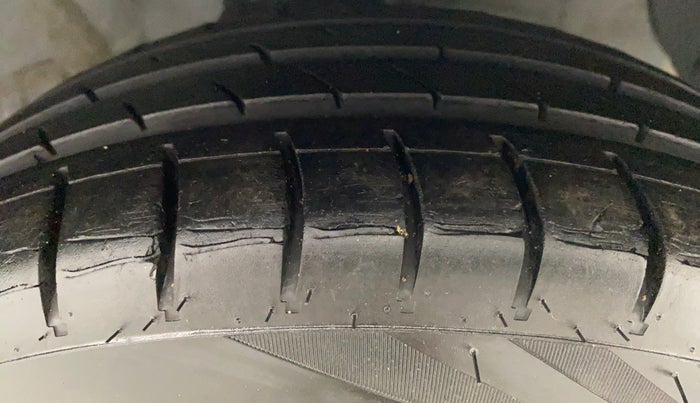 2018 Hyundai Grand i10 MAGNA 1.2 VTVT, Petrol, Manual, 46,944 km, Right Front Tyre Tread