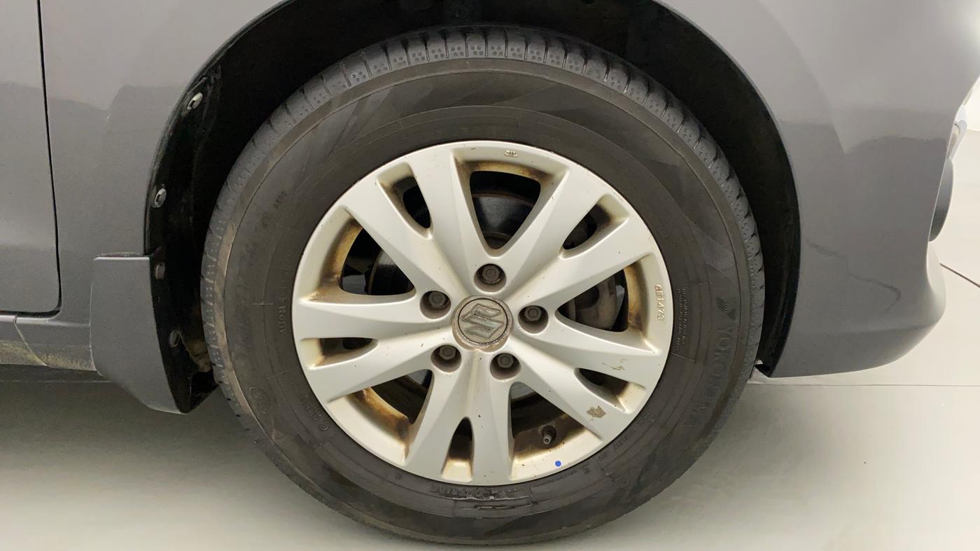 2016 Maruti Ertiga VXI CNG, CNG, Manual, 98,005 km, Right Front Wheel