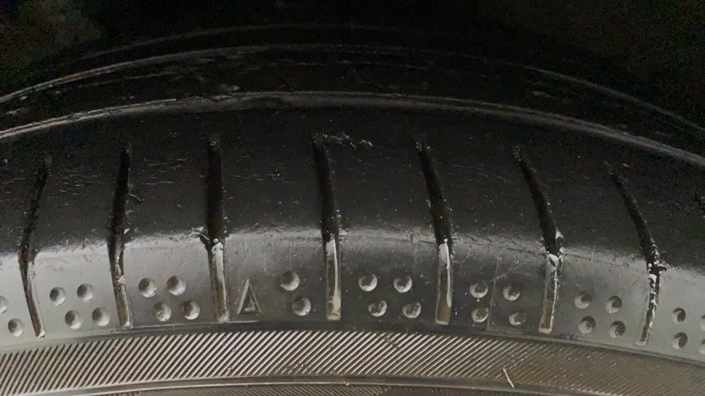 2016 Maruti Ertiga VXI CNG, CNG, Manual, 98,005 km, Left Front Tyre Tread