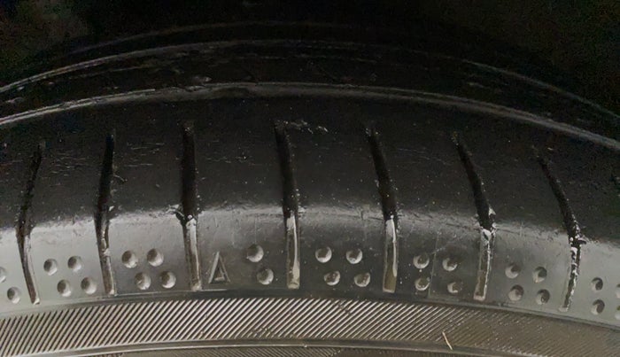 2016 Maruti Ertiga VXI CNG, CNG, Manual, 98,005 km, Left Front Tyre Tread