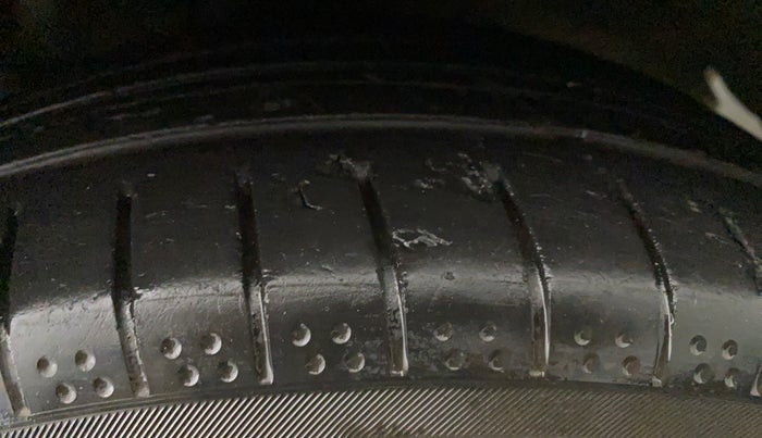 2016 Maruti Ertiga VXI CNG, CNG, Manual, 98,005 km, Left Rear Tyre Tread