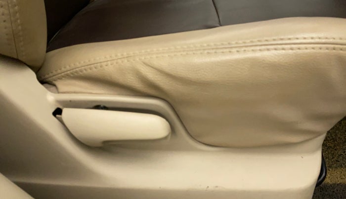 2016 Maruti Ertiga VXI CNG, CNG, Manual, 98,005 km, Driver Side Adjustment Panel