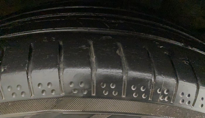 2016 Maruti Ertiga VXI CNG, CNG, Manual, 98,005 km, Right Rear Tyre Tread