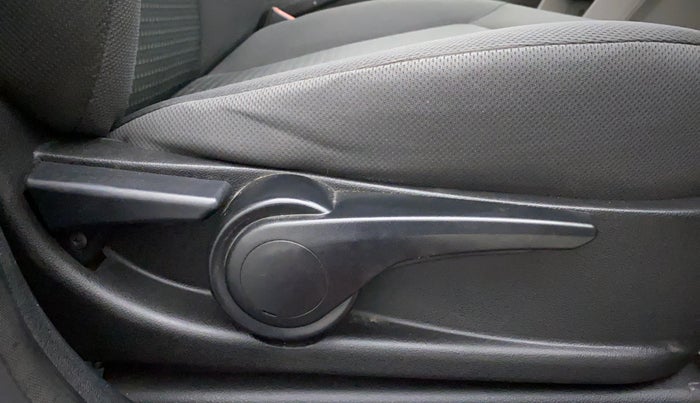 2016 Tata Tiago XZ 1.2 REVOTRON, Petrol, Manual, 81,738 km, Driver Side Adjustment Panel