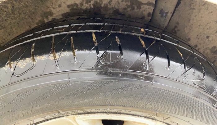 2014 Ford Ecosport TITANIUM 1.5L PETROL AT, CNG, Automatic, 1,21,732 km, Left Rear Tyre Tread