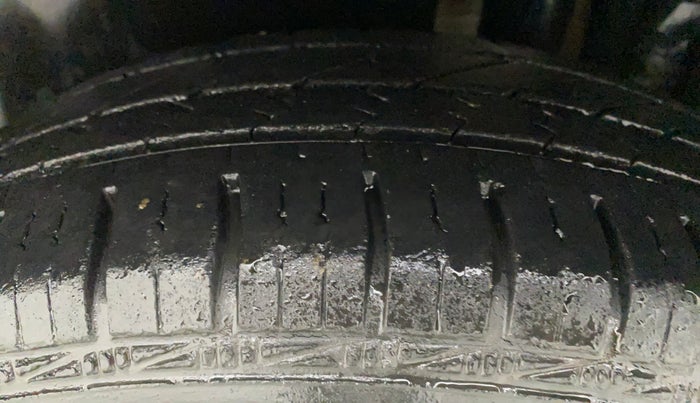 2011 Maruti Swift LXI, Petrol, Manual, 11,463 km, Left Rear Tyre Tread