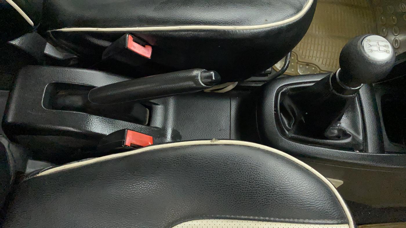 2011 Maruti Swift LXI, Petrol, Manual, 11,463 km, Gear Lever