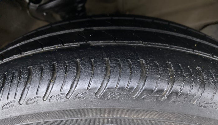 2020 Maruti S PRESSO VXI CNG, CNG, Manual, 82,631 km, Right Front Tyre Tread