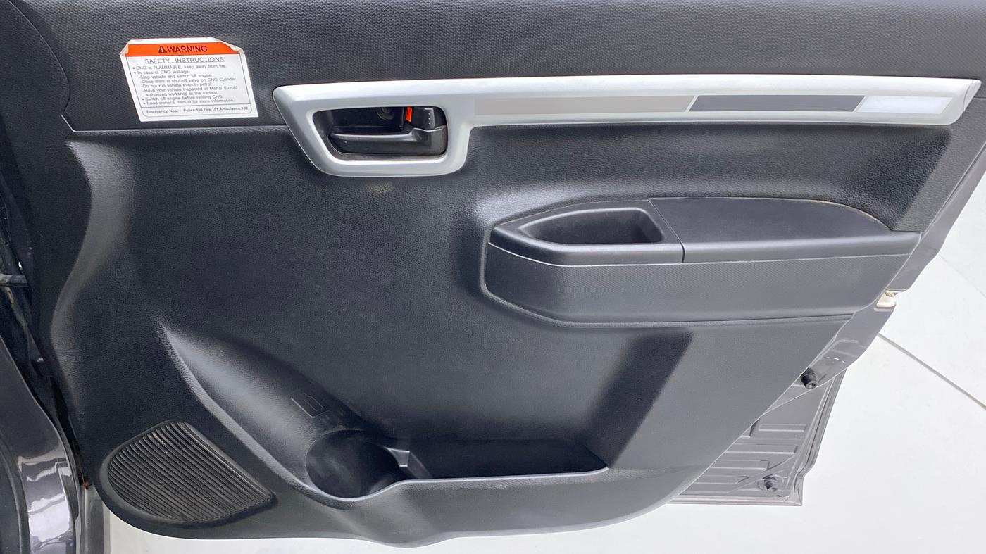 2020 Maruti S PRESSO VXI CNG, CNG, Manual, 82,631 km, Driver Side Door Panels Control